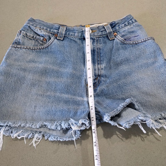 Levis Vintage High Waisted Cut Off Denim Shorts Light Wash Blue Frayed Hem 27 - Picture 4 of 7